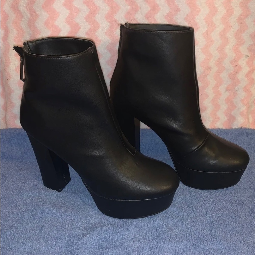 Fuax leather booties - Picture 2 of 7